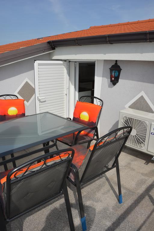 Apartments Petar & Anka Biograd Na Moru Exterior foto